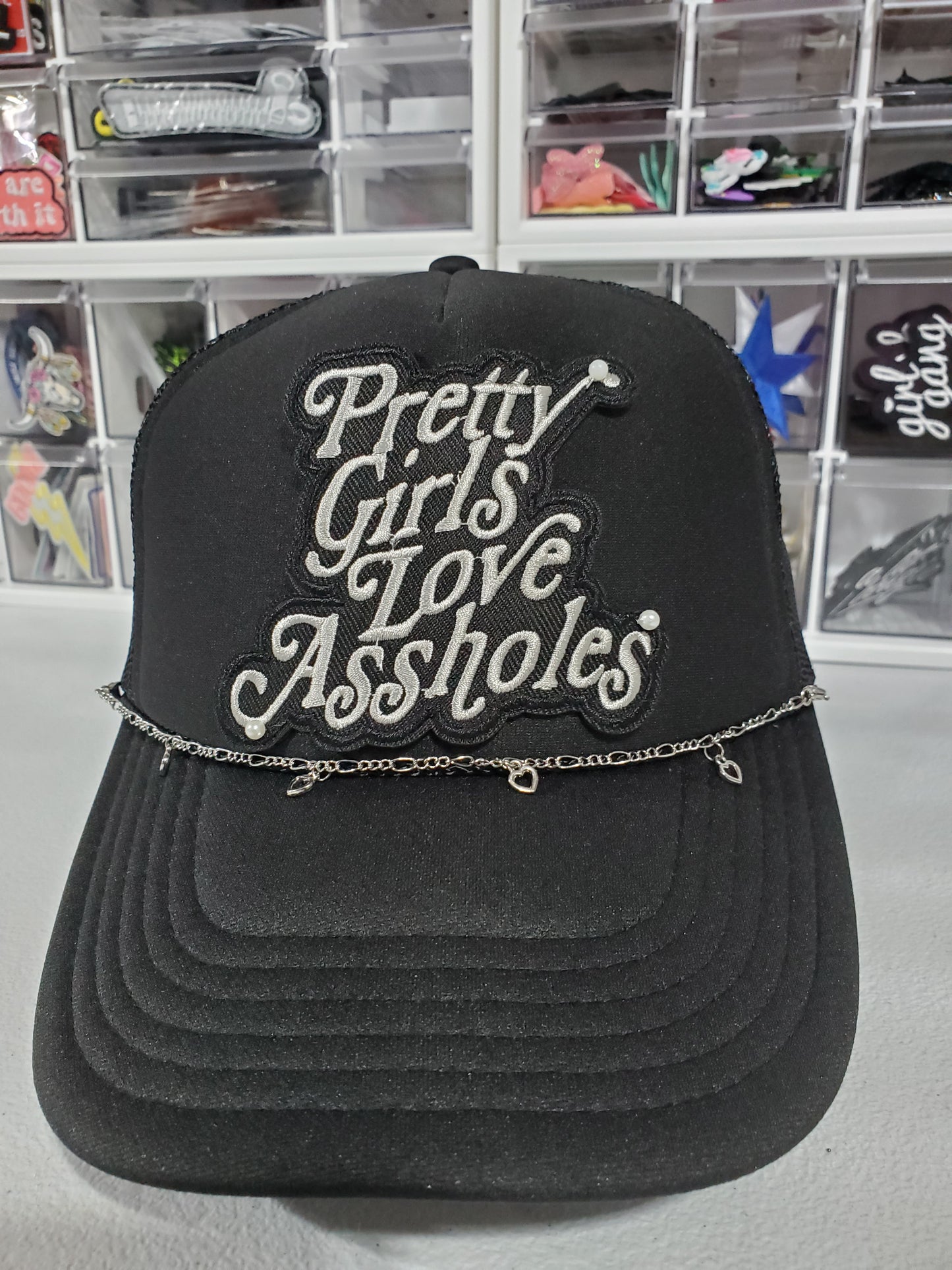 Pretty Girls Love Assholes!